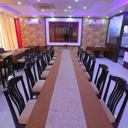 Hotel Sahib'S Red Carpet - Family & Corporate Hotel Chain Agra  Exteriör bild