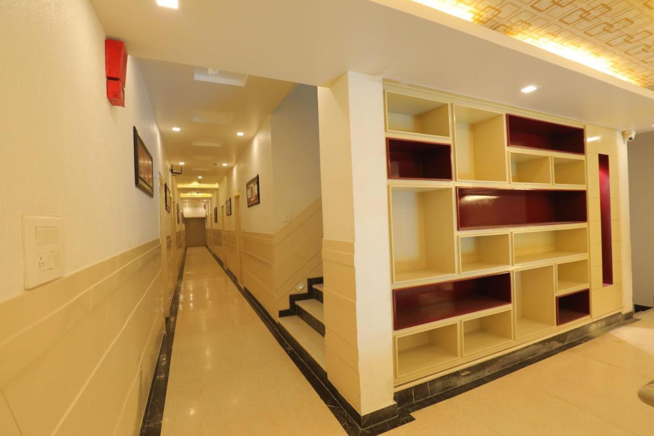 Hotel Sahib'S Red Carpet - Family & Corporate Hotel Chain Agra  Exteriör bild
