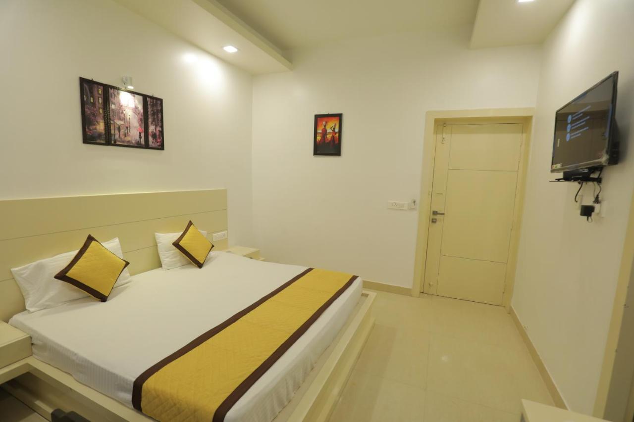 Hotel Sahib'S Red Carpet - Family & Corporate Hotel Chain Agra  Exteriör bild