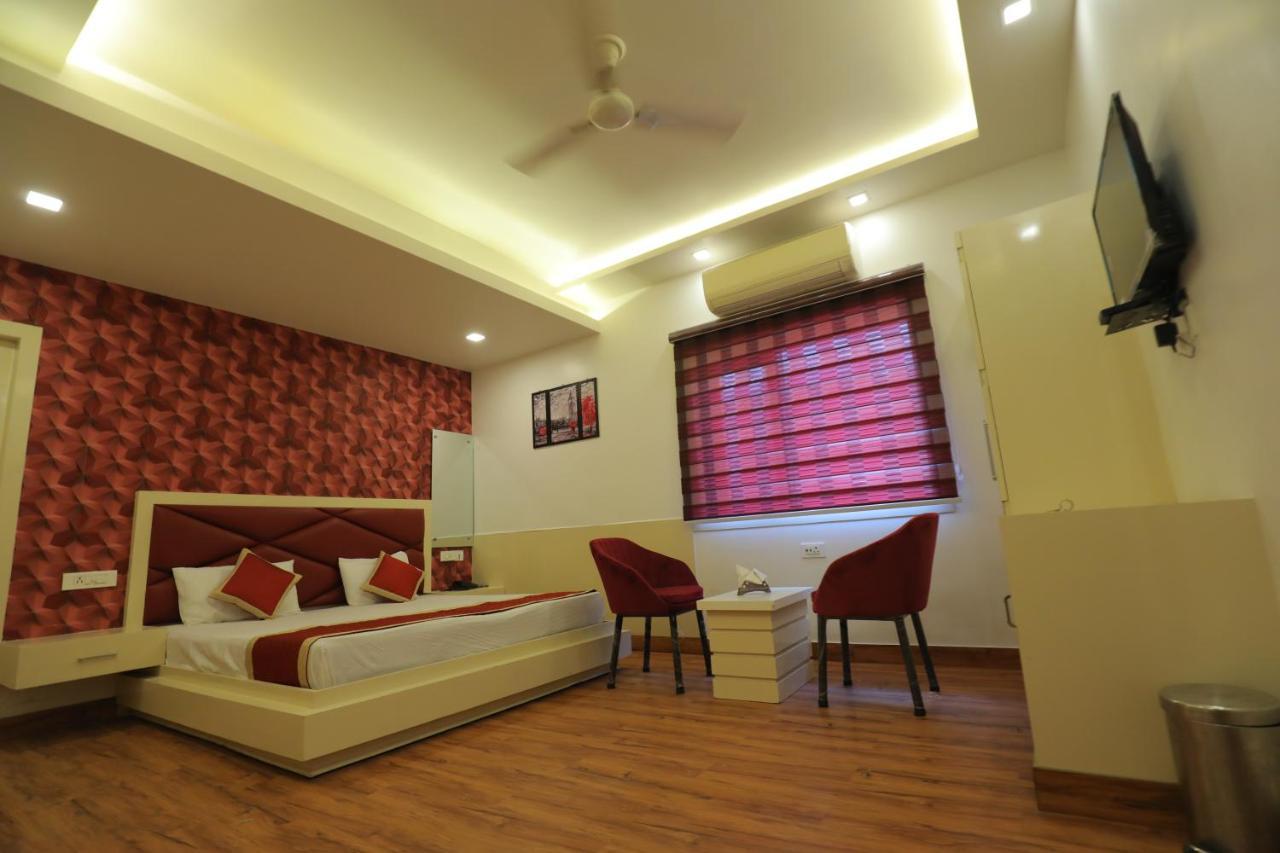 Hotel Sahib'S Red Carpet - Family & Corporate Hotel Chain Agra  Exteriör bild