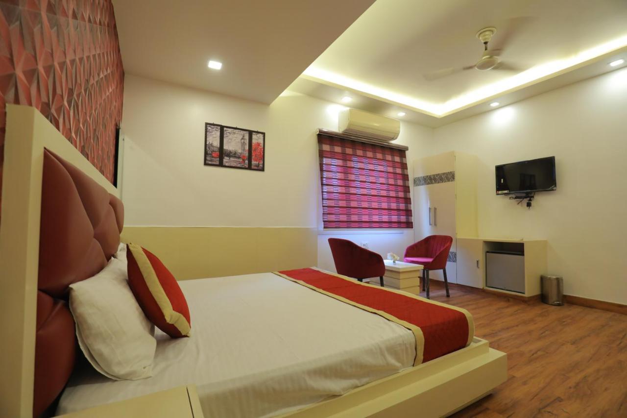 Hotel Sahib'S Red Carpet - Family & Corporate Hotel Chain Agra  Exteriör bild