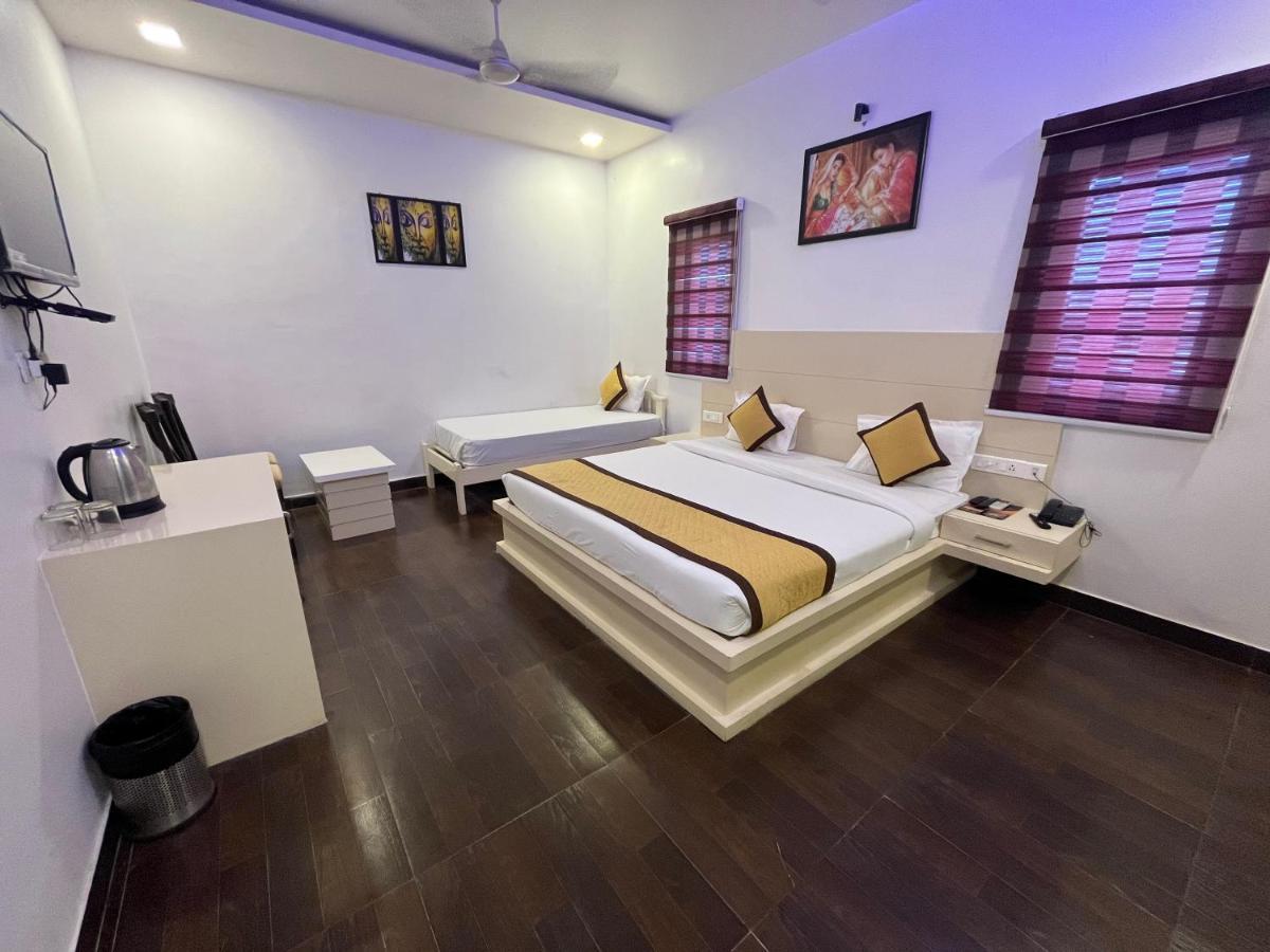 Hotel Sahib'S Red Carpet - Family & Corporate Hotel Chain Agra  Exteriör bild