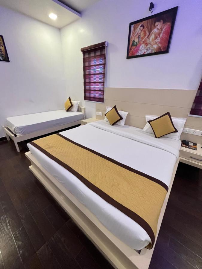 Hotel Sahib'S Red Carpet - Family & Corporate Hotel Chain Agra  Exteriör bild